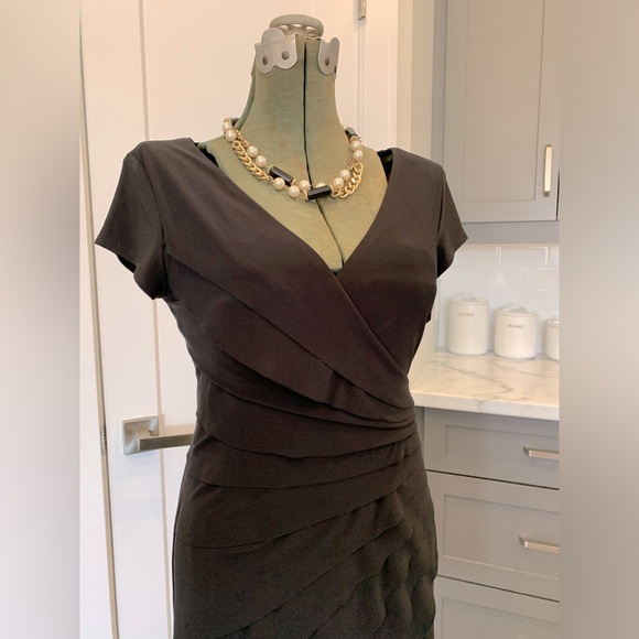 Classic LBD - Joseph Ribkoff sz8 - Picture 3 of 5